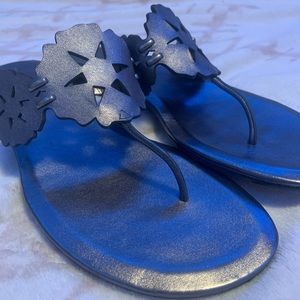 Vera Wang Lavender Label: Silver Sandals